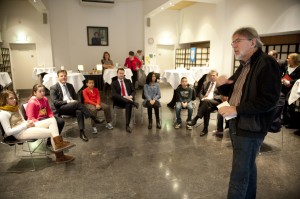 Tweede Kamerleden krijgen een voorleesworkshop van Jacques Vriens (c) Chris van Houts
